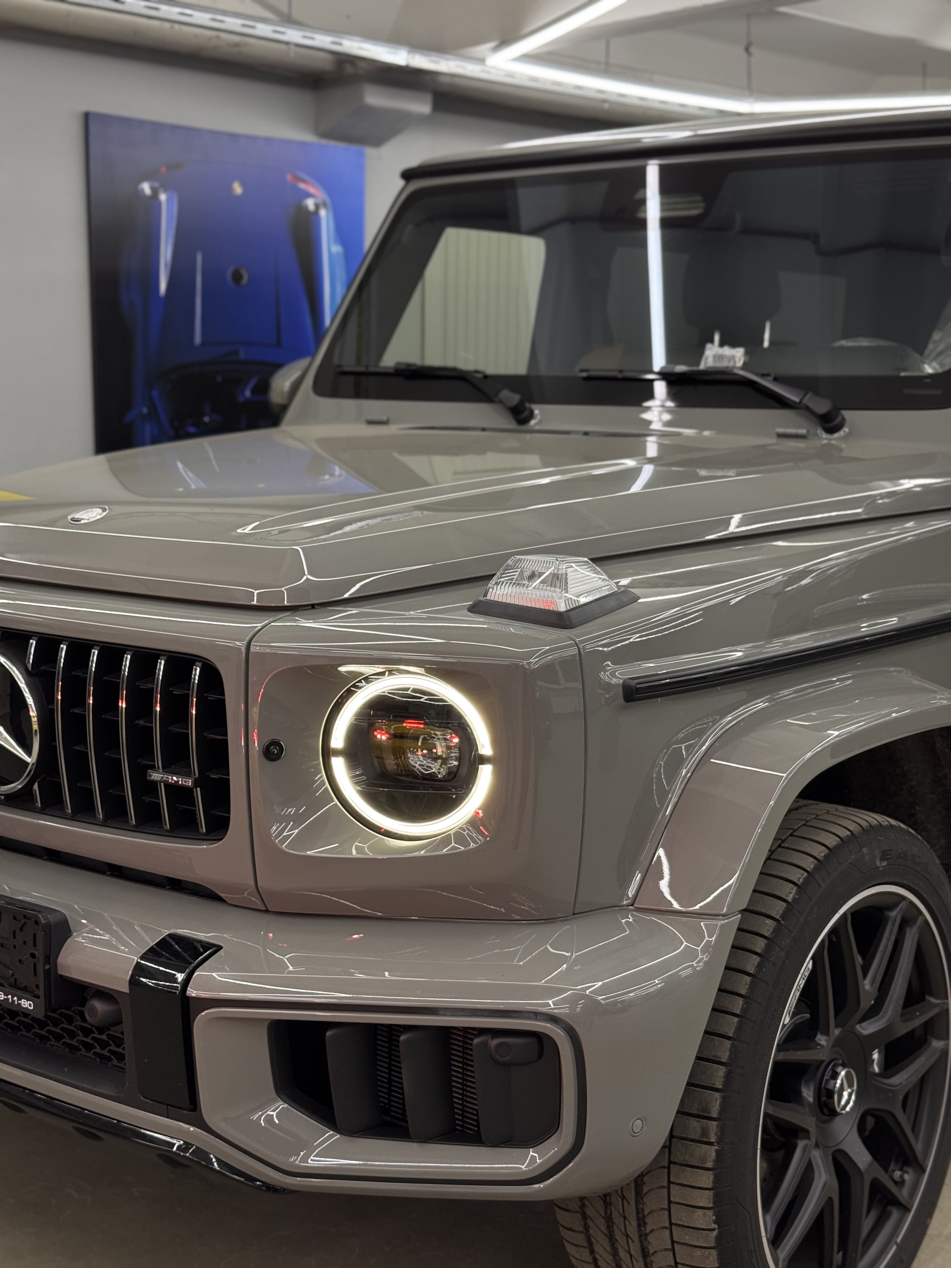 Окрас масок фар Mercedes G в черный цвет под заводской Black пакет