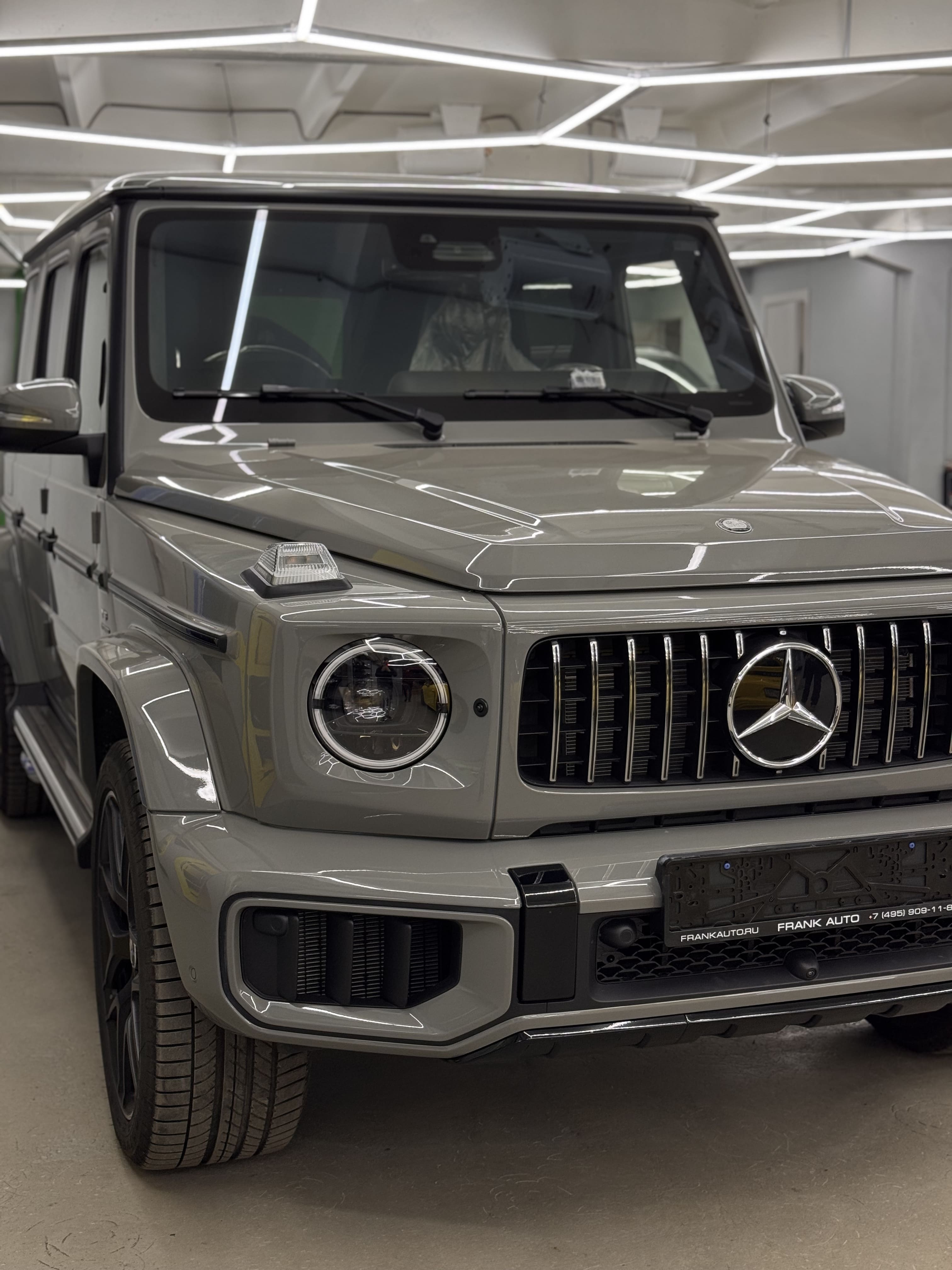 Окрас масок фар Mercedes G в черный цвет под заводской Black пакет