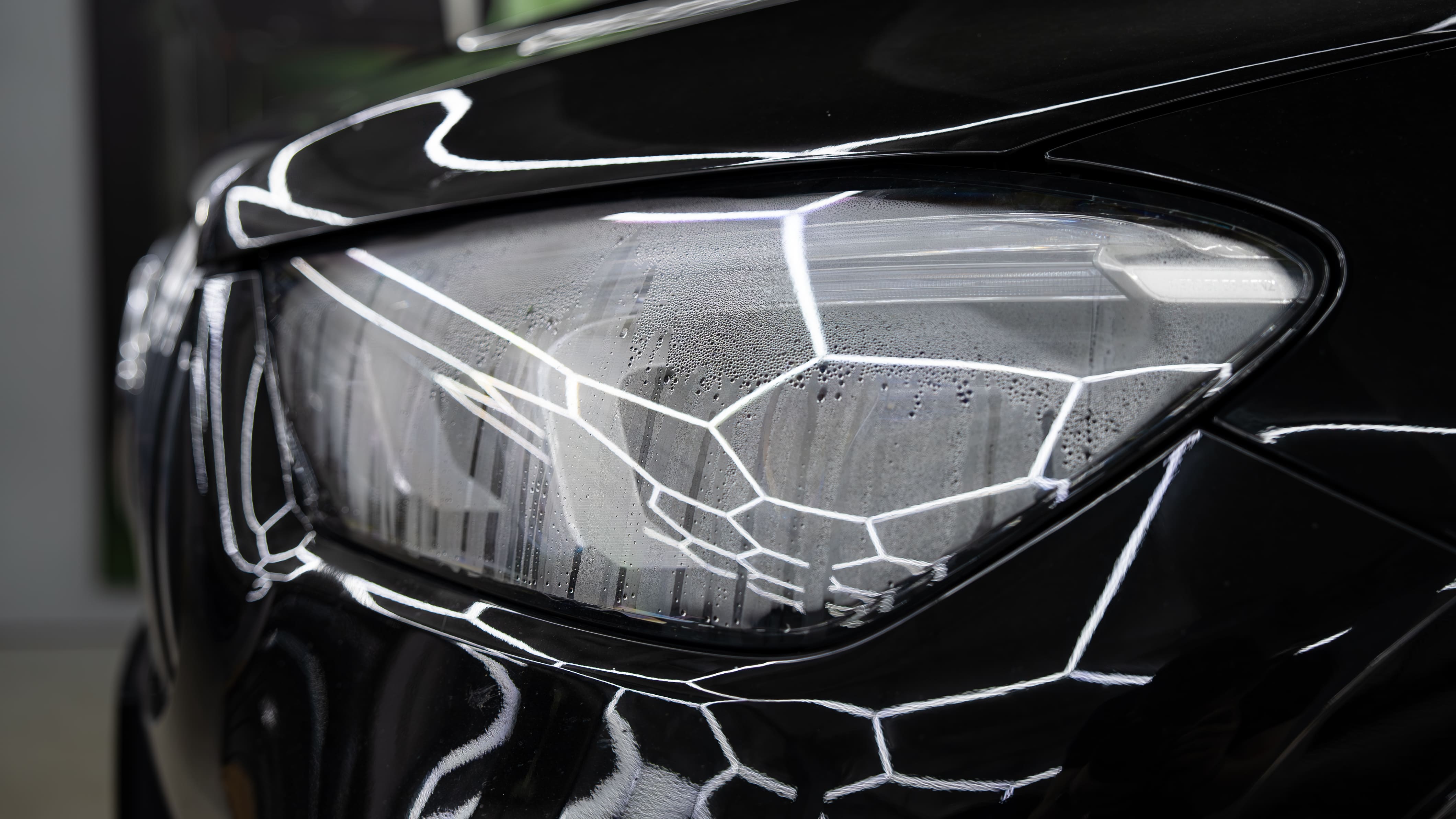 Устранение запотевания, замена стекла фары и оклейка защитной пленкой Mercedes GLE