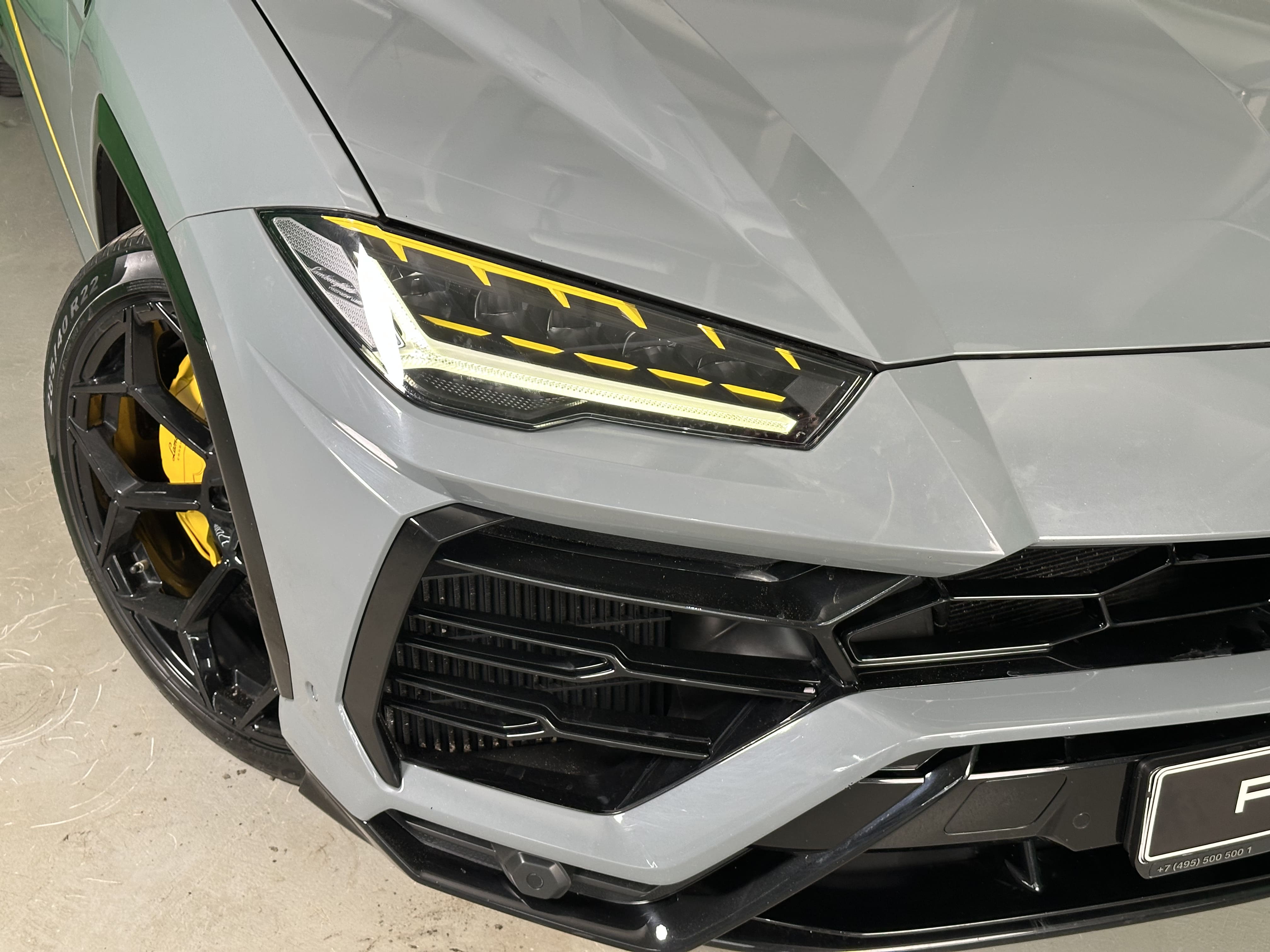 Дизайн-окрас масок фар Lamborghini Urus