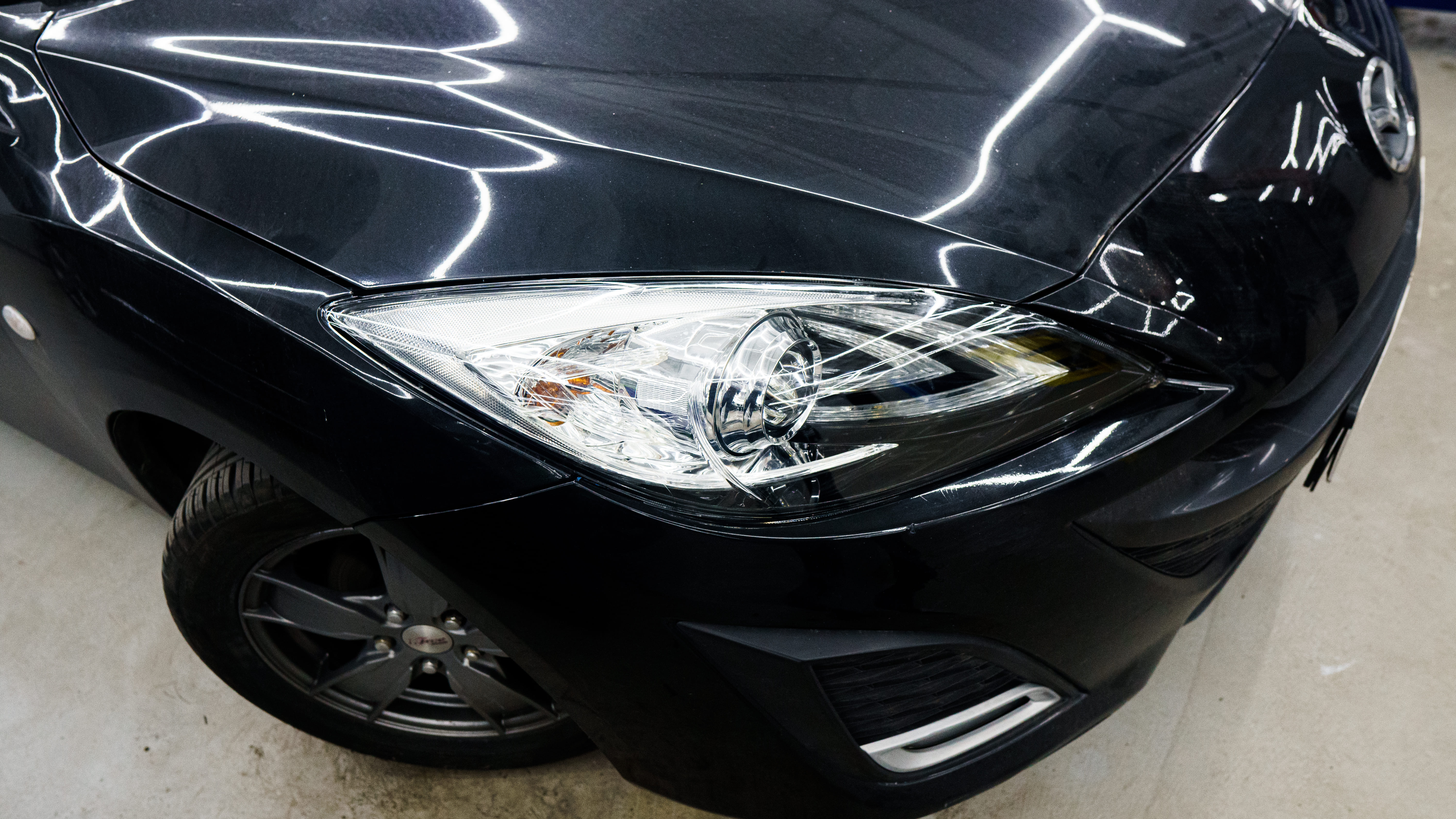 Восстановление стекол фар и оклейка защитной пленкой Mazda 3