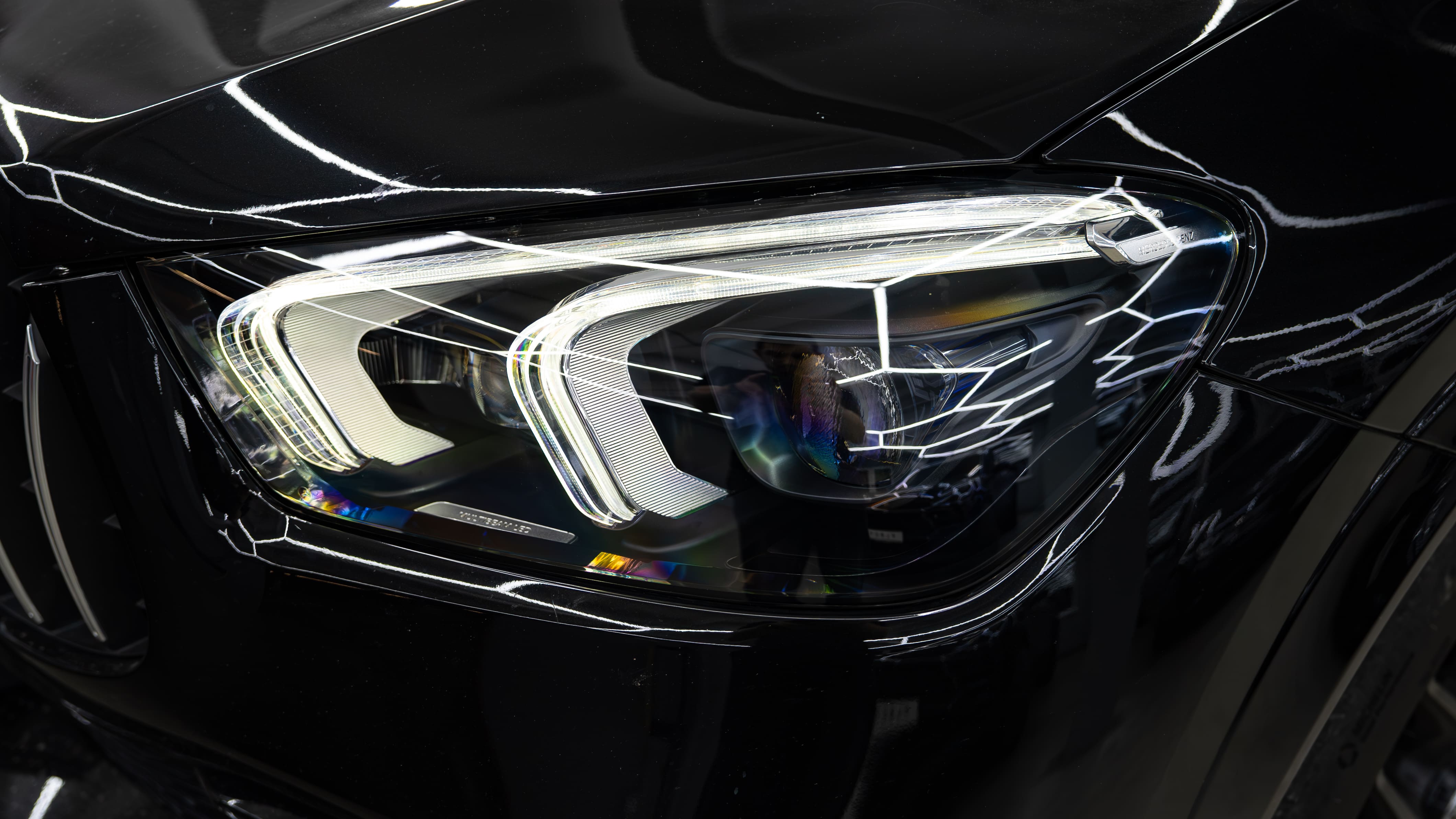 Устранение запотевания, замена стекла фары и оклейка защитной пленкой Mercedes GLE