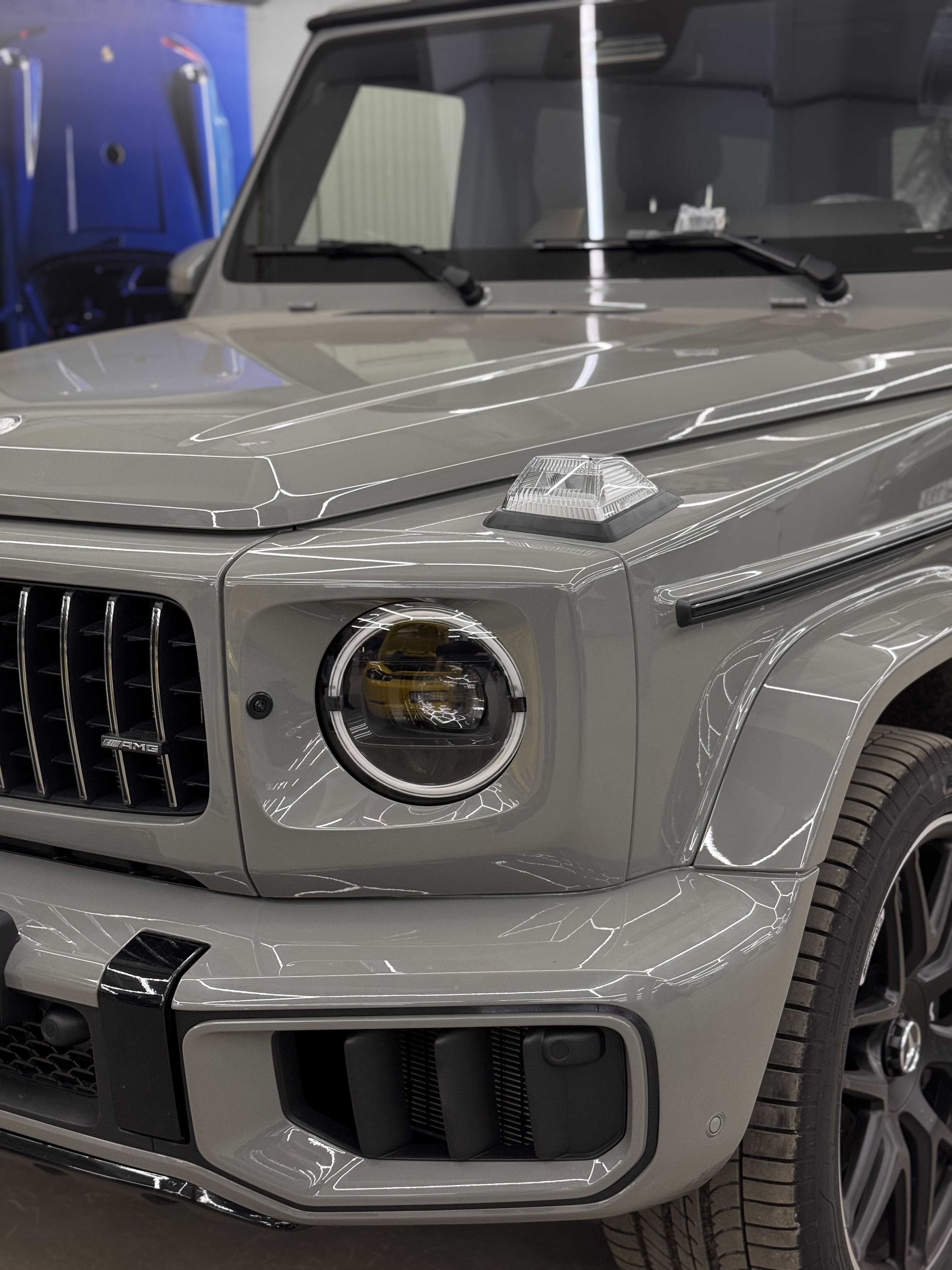 Окрас масок фар Mercedes G в черный цвет под заводской Black пакет