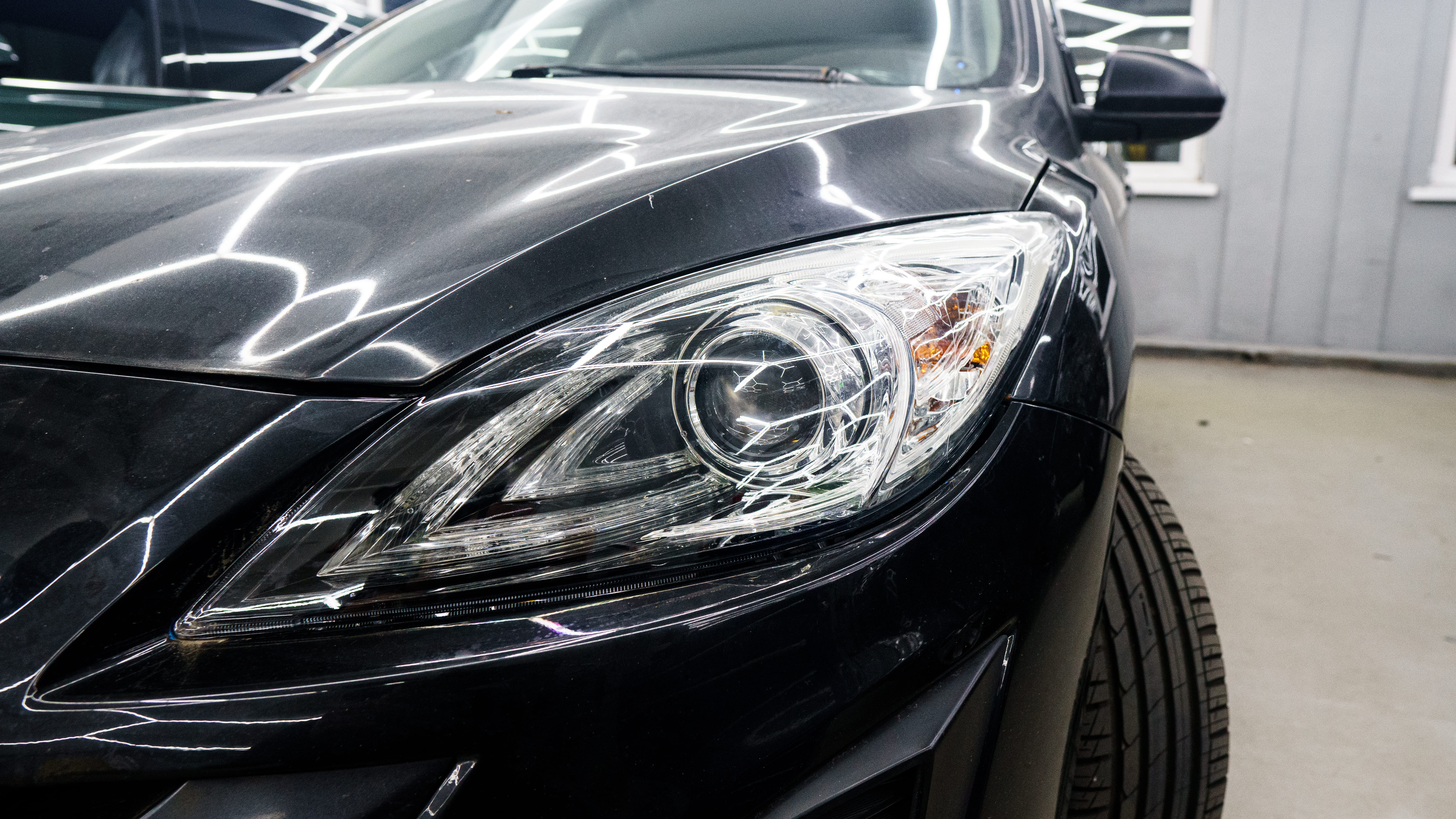 Восстановление стекол фар и оклейка защитной пленкой Mazda 3