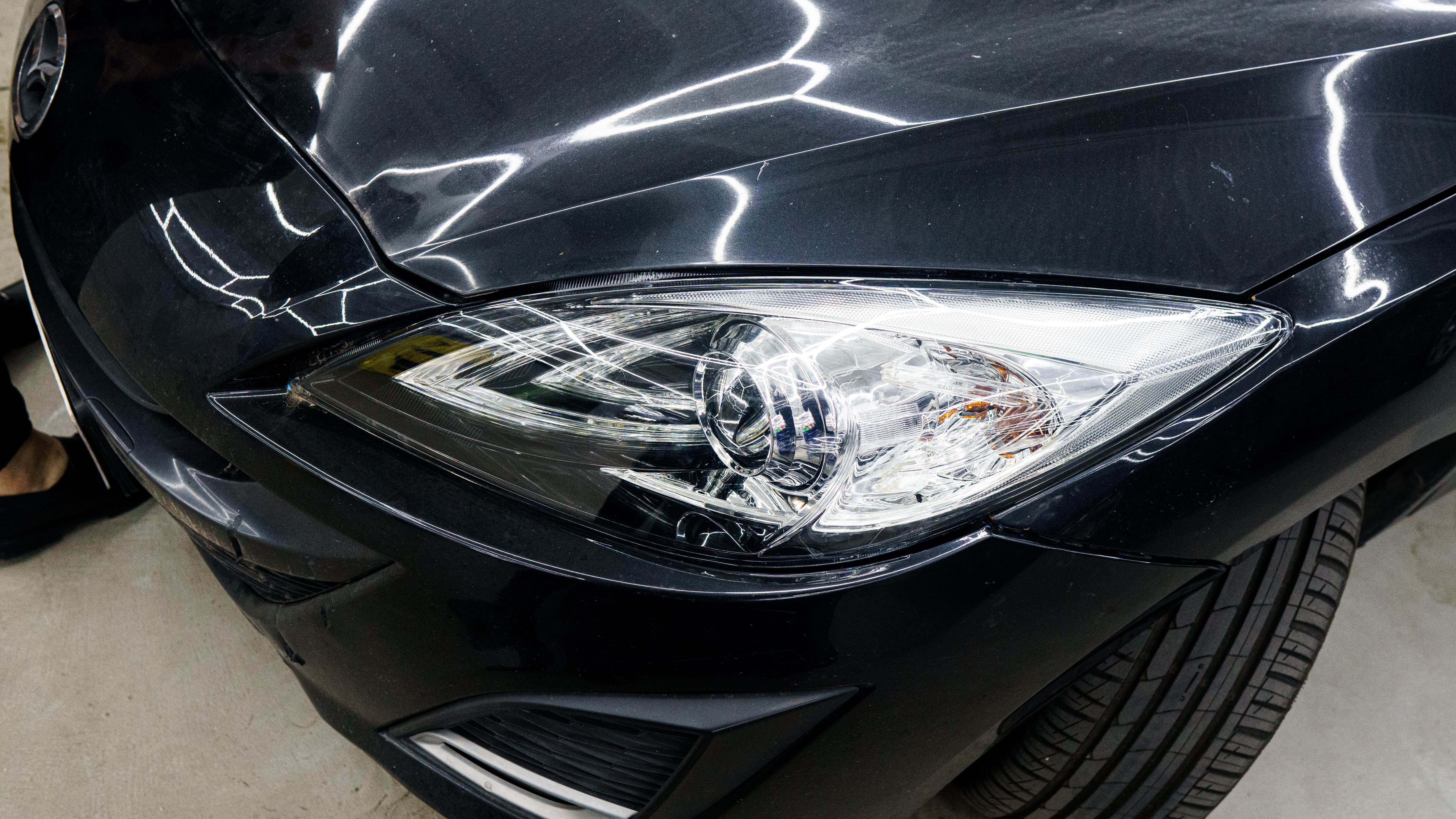 Восстановление стекол фар и оклейка защитной пленкой Mazda 3