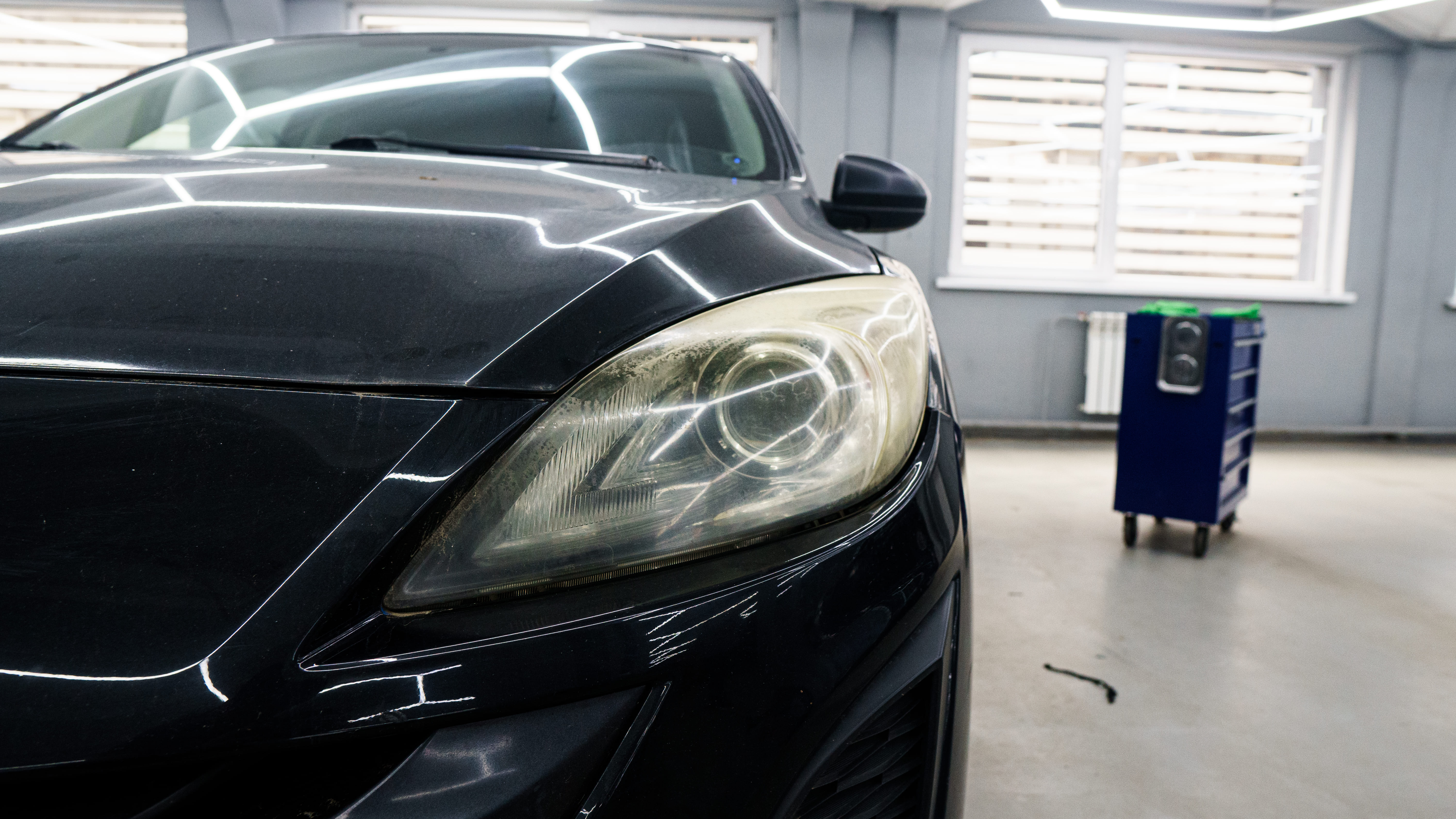 Восстановление стекол фар и оклейка защитной пленкой Mazda 3