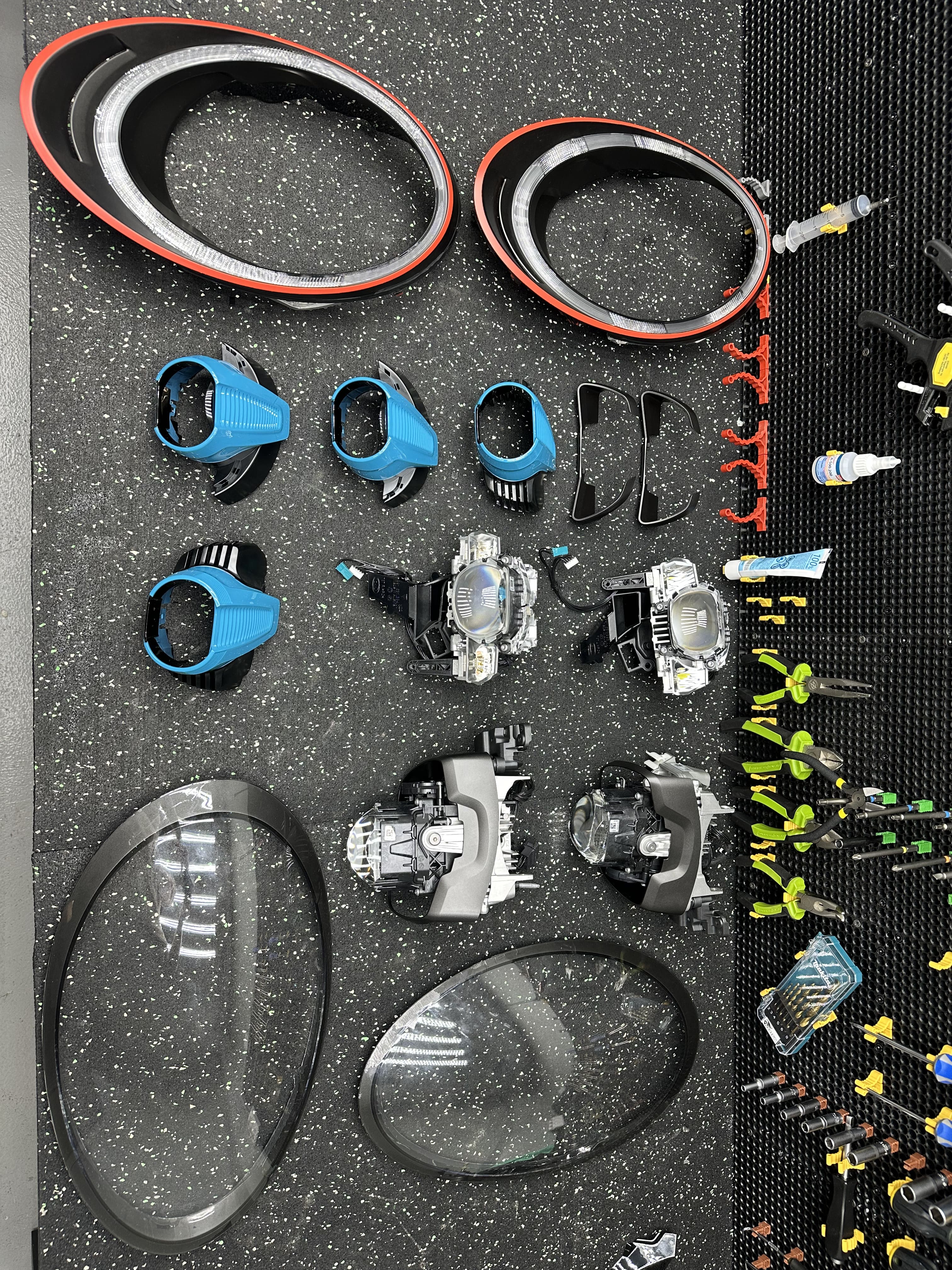 Авторский дизайн окрас масок фар Porsche 911