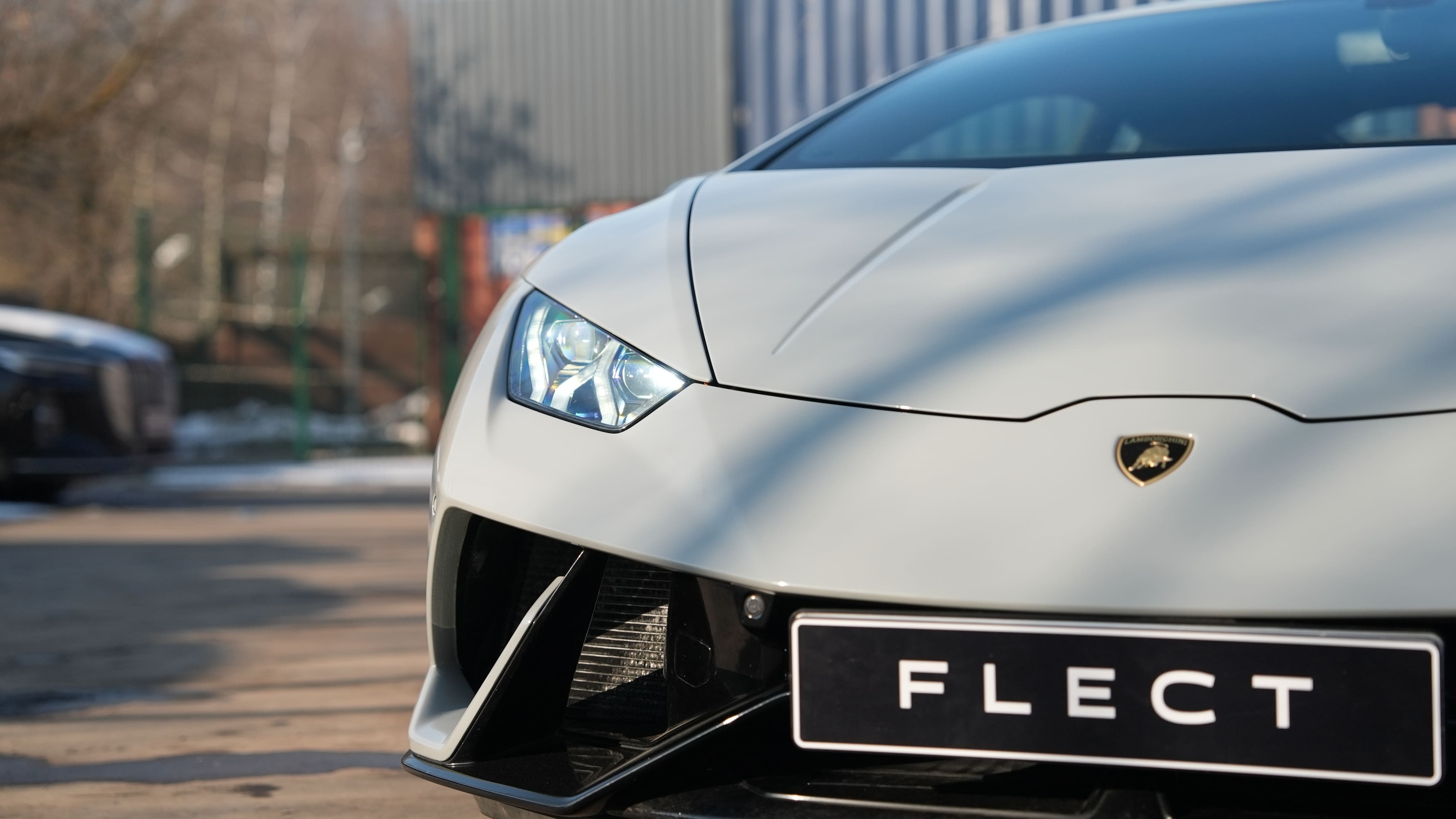 Устранение запотевания, ремонт стекла фары и ДХО Lamborghini Huracan