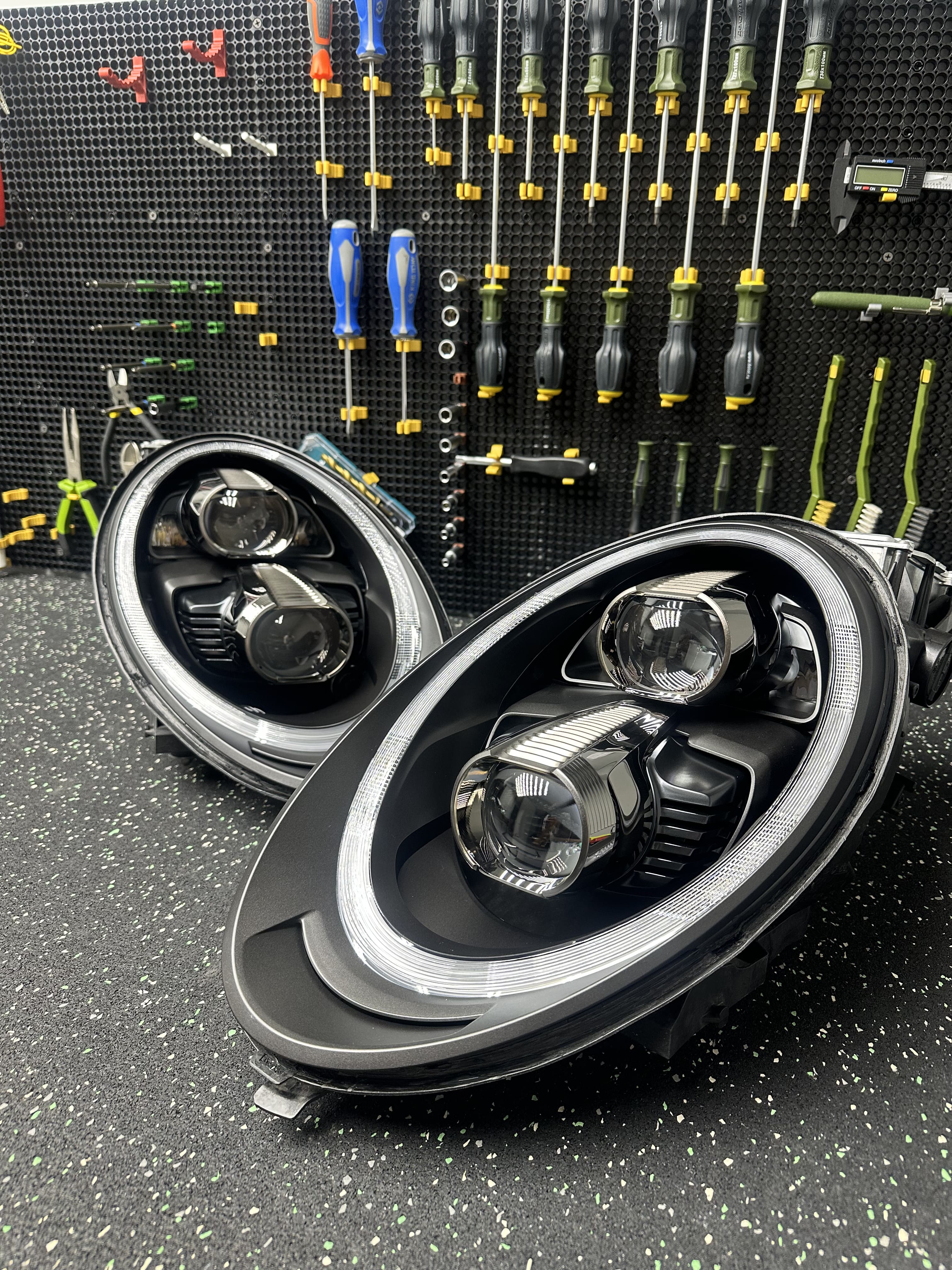 Авторский дизайн окрас масок фар Porsche 911