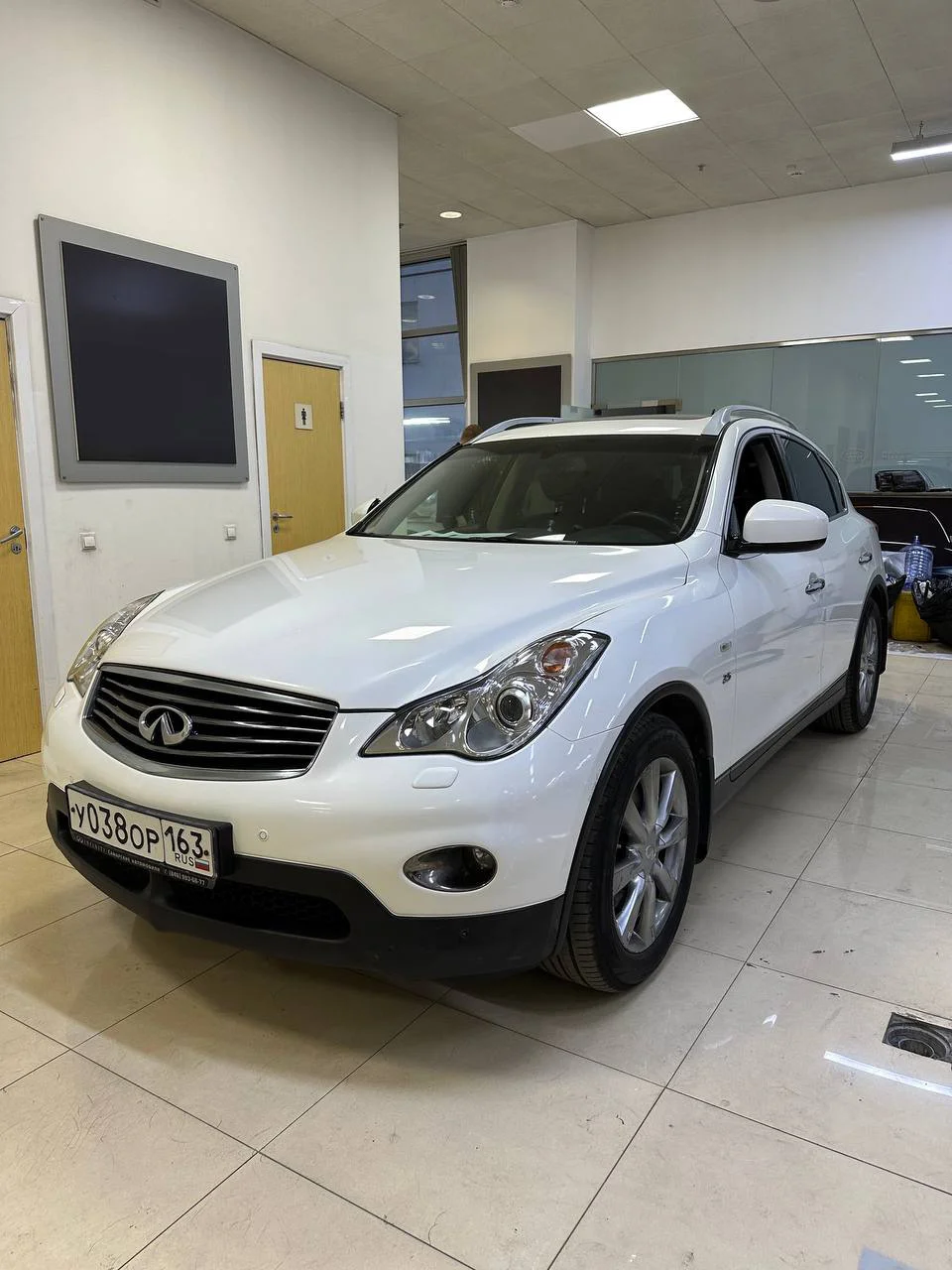 Улучшение света Infiniti QX50: установка лазерных модулей и LED-ламп Улучшение света Infiniti QX50: установка лазерных модулей и LED-ламп