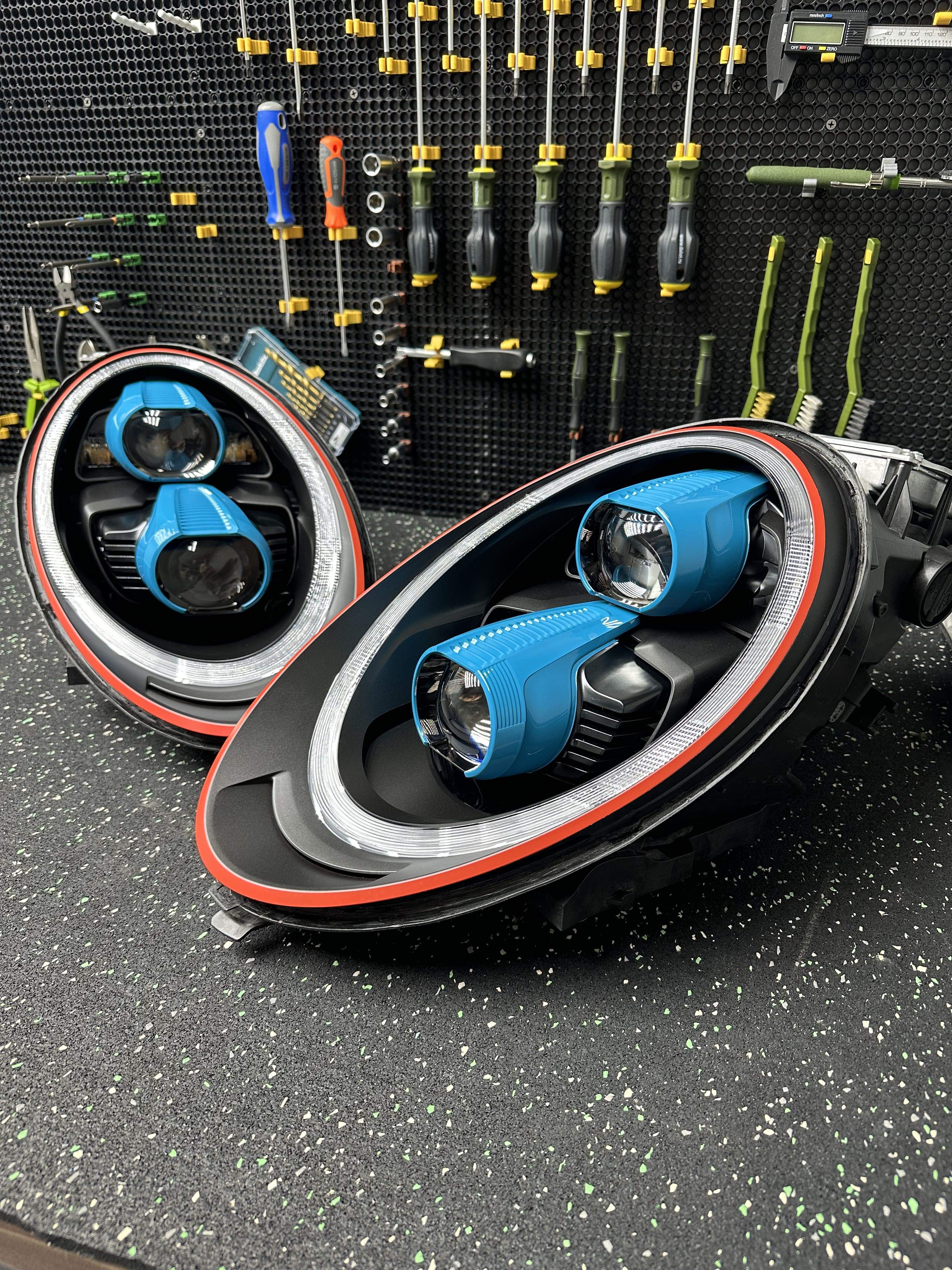 Авторский дизайн окрас масок фар Porsche 911