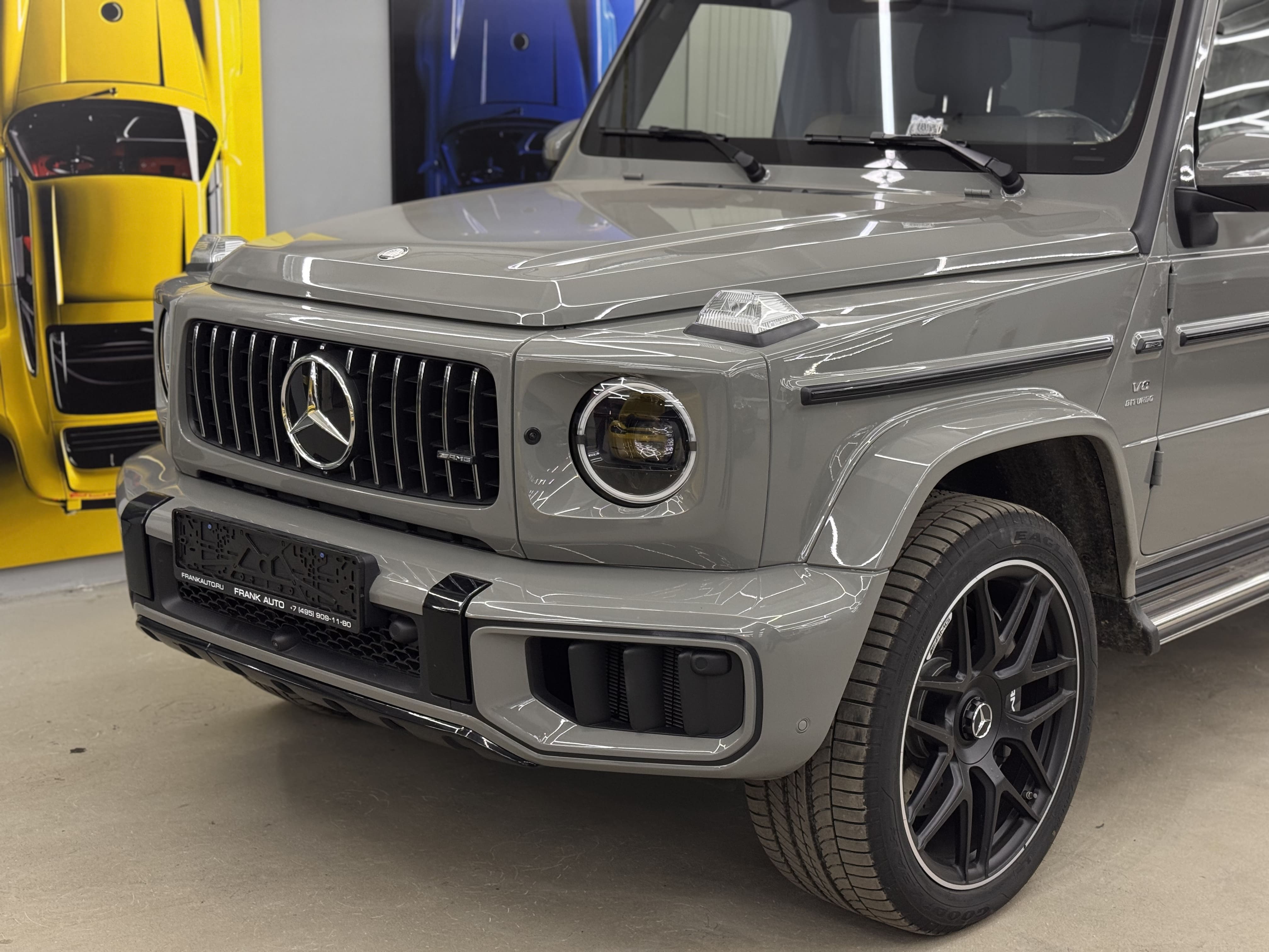 Окрас масок фар Mercedes G в черный цвет под заводской Black пакет