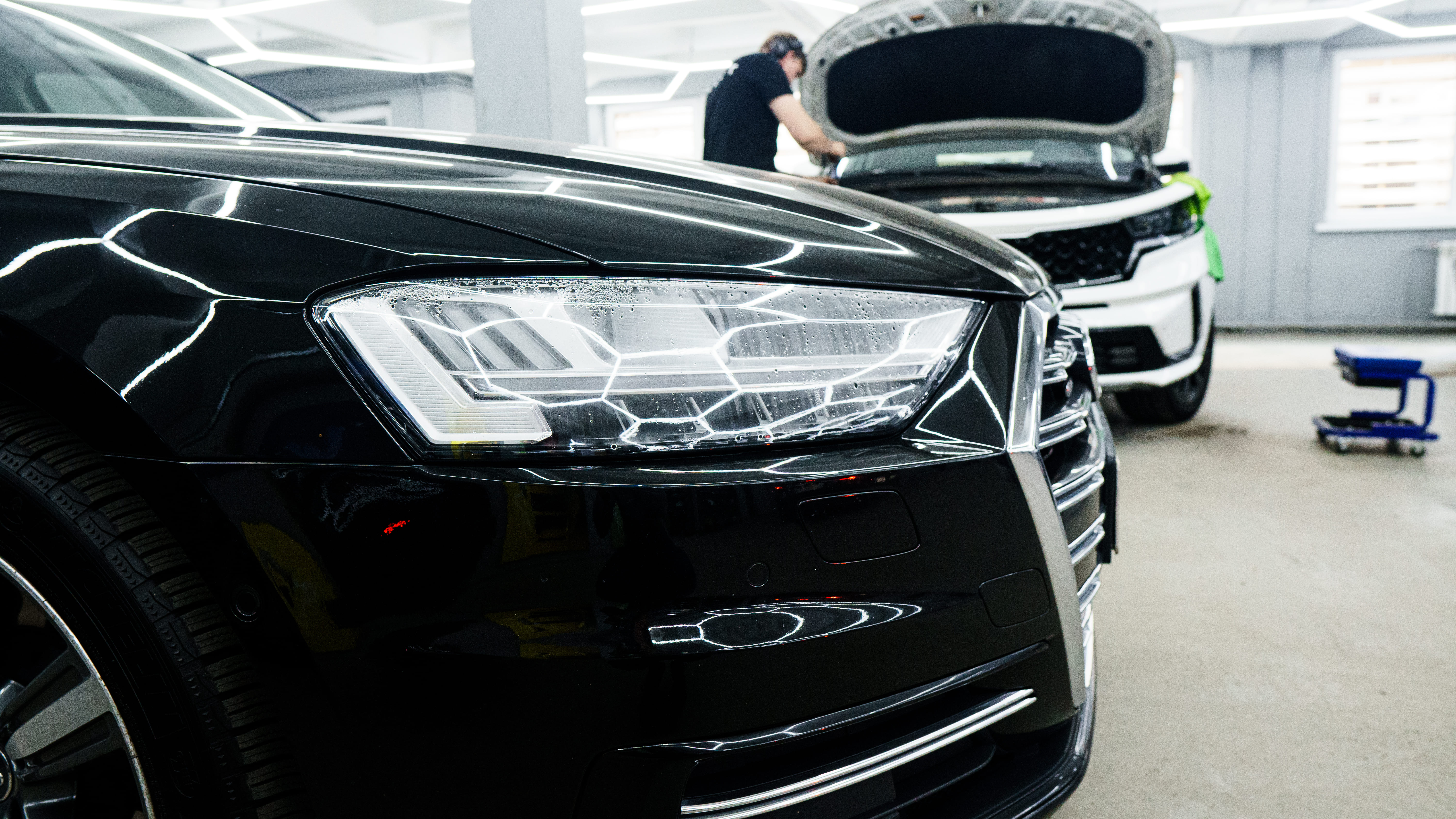 Замена стекла, оклейка фар пленкой AUDI A8