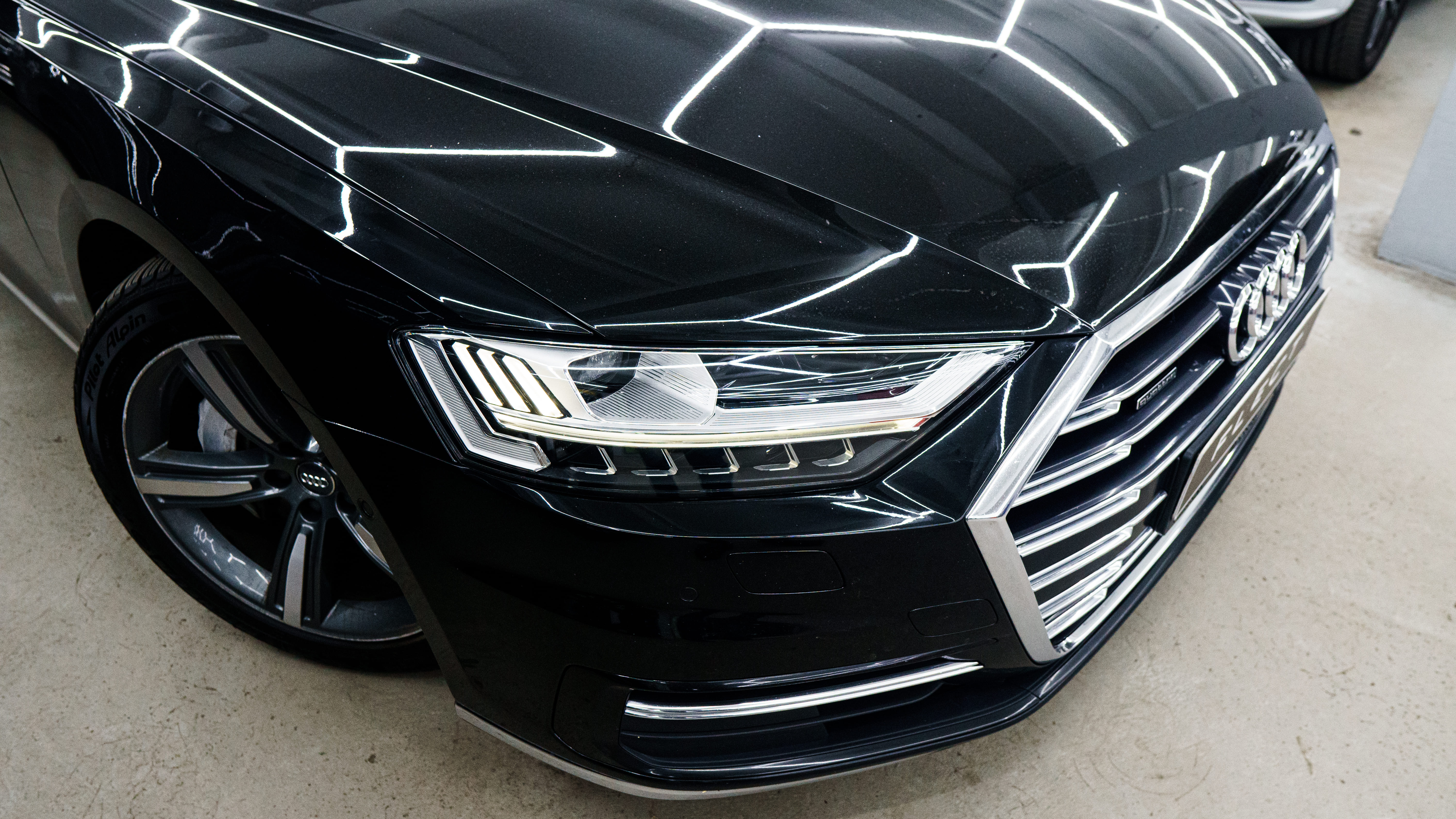 Замена стекла, оклейка фар пленкой AUDI A8