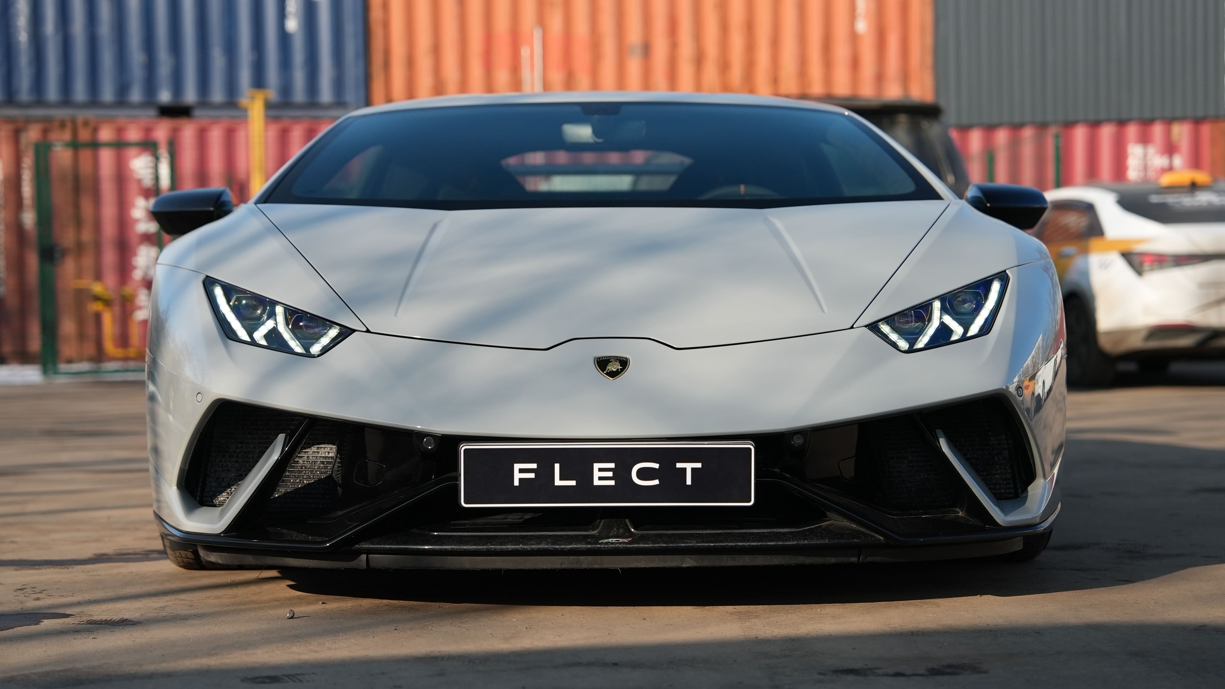 Устранение запотевания, ремонт стекла фары и ДХО Lamborghini Huracan