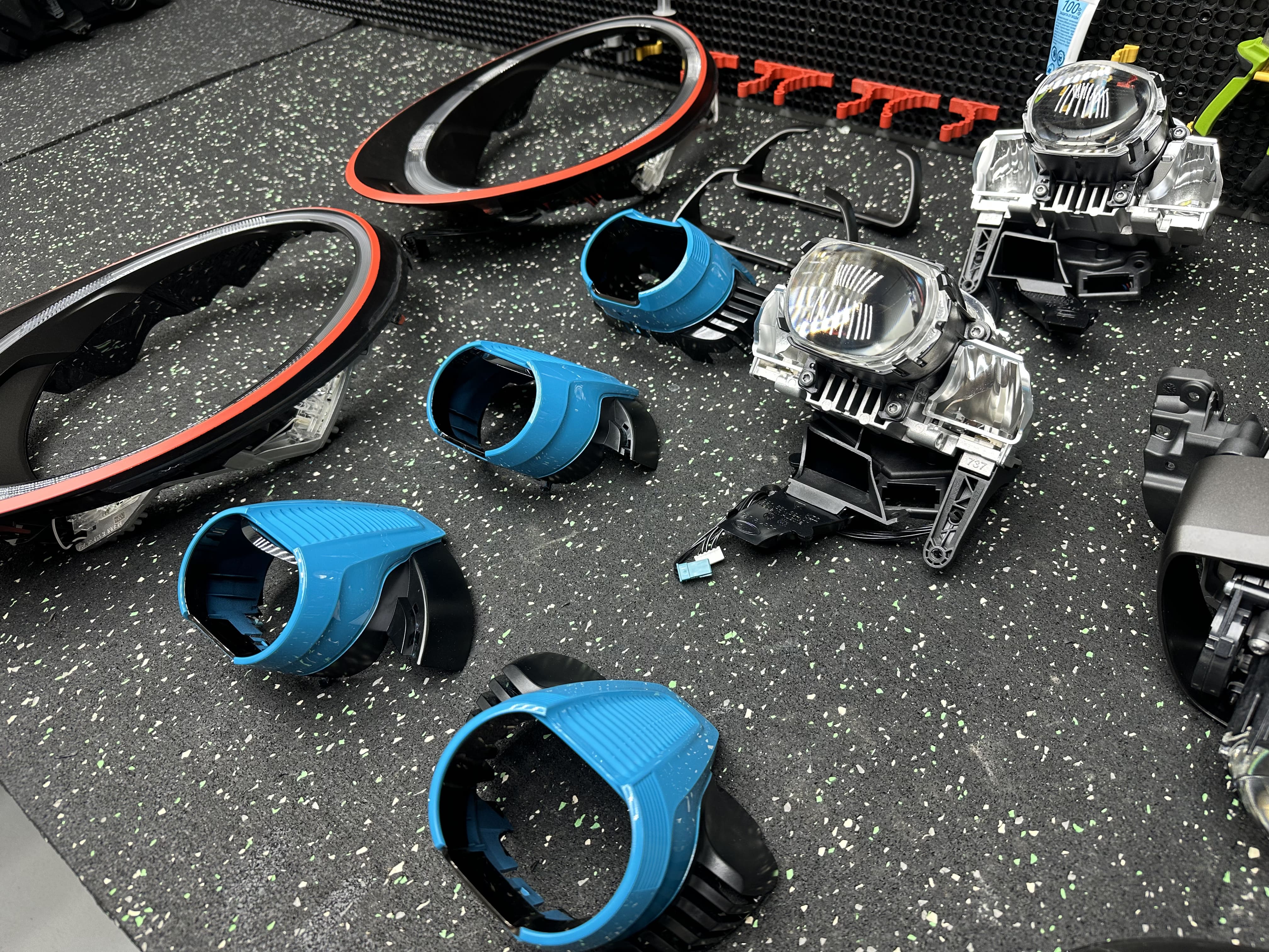 Авторский дизайн окрас масок фар Porsche 911