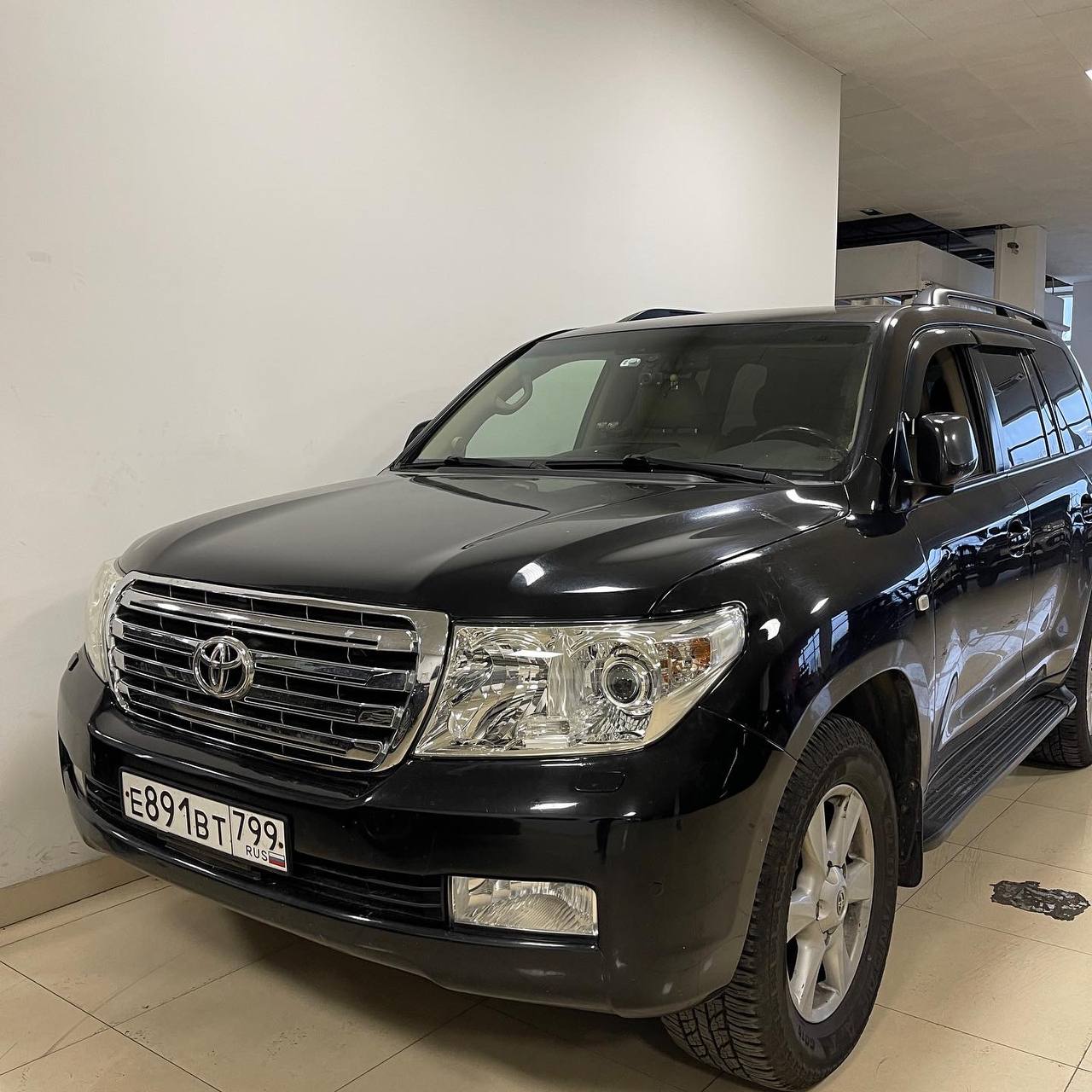 Toyota LC200 — установка светодиодных линз и защита фар Toyota LC200 — установка светодиодных линз и защита фар