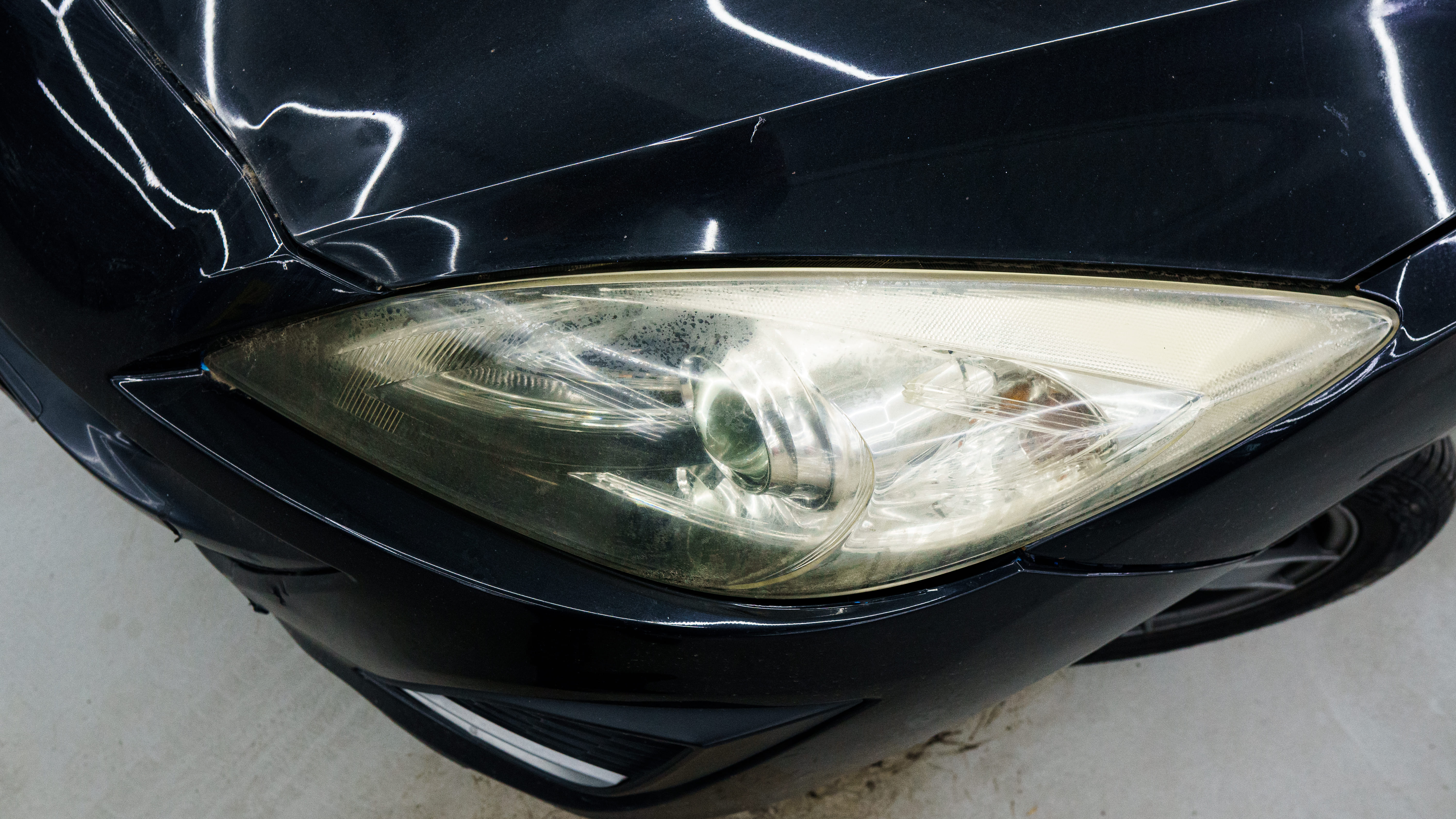 Восстановление стекол фар и оклейка защитной пленкой Mazda 3