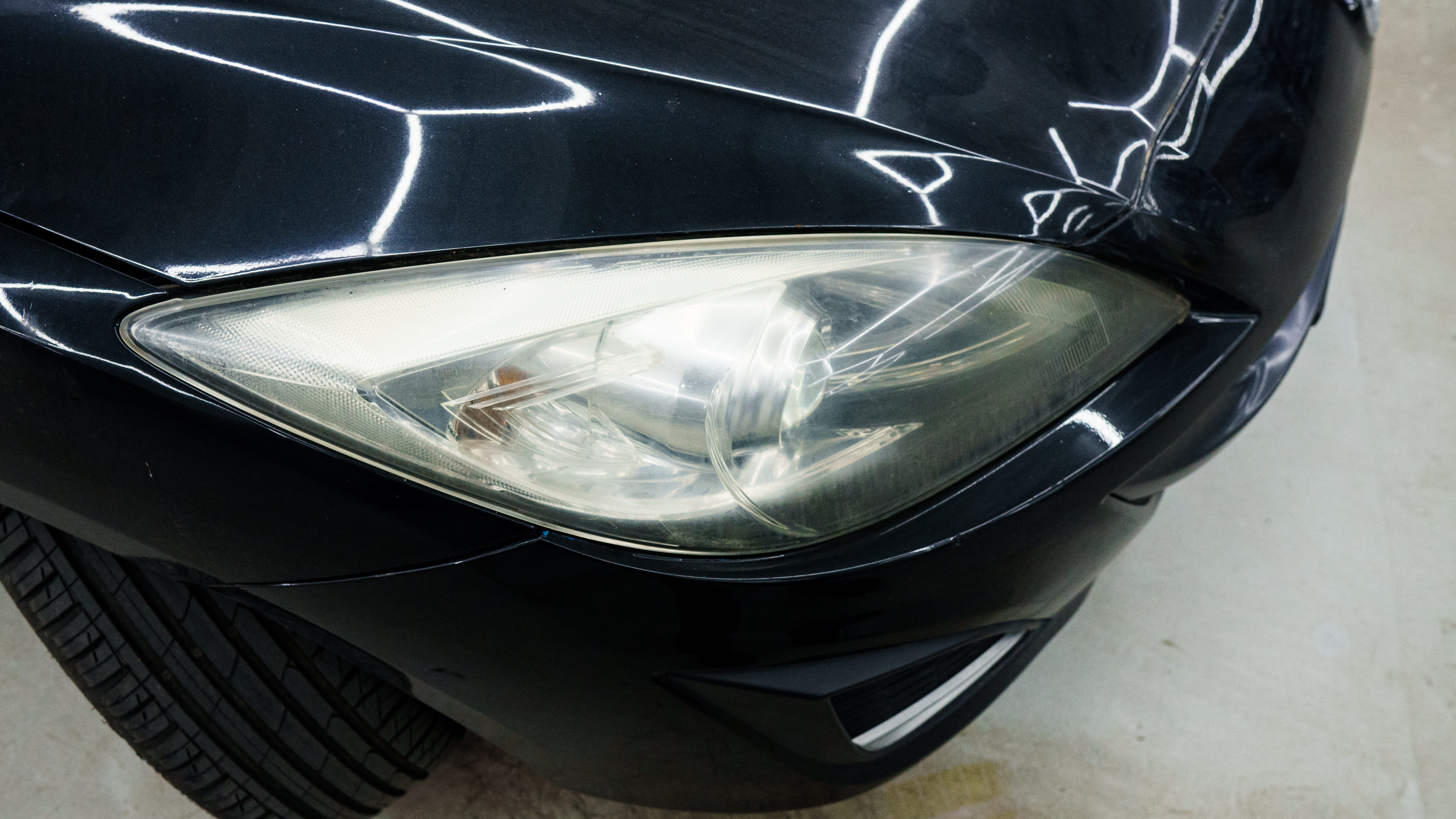 Восстановление стекол фар и оклейка защитной пленкой Mazda 3