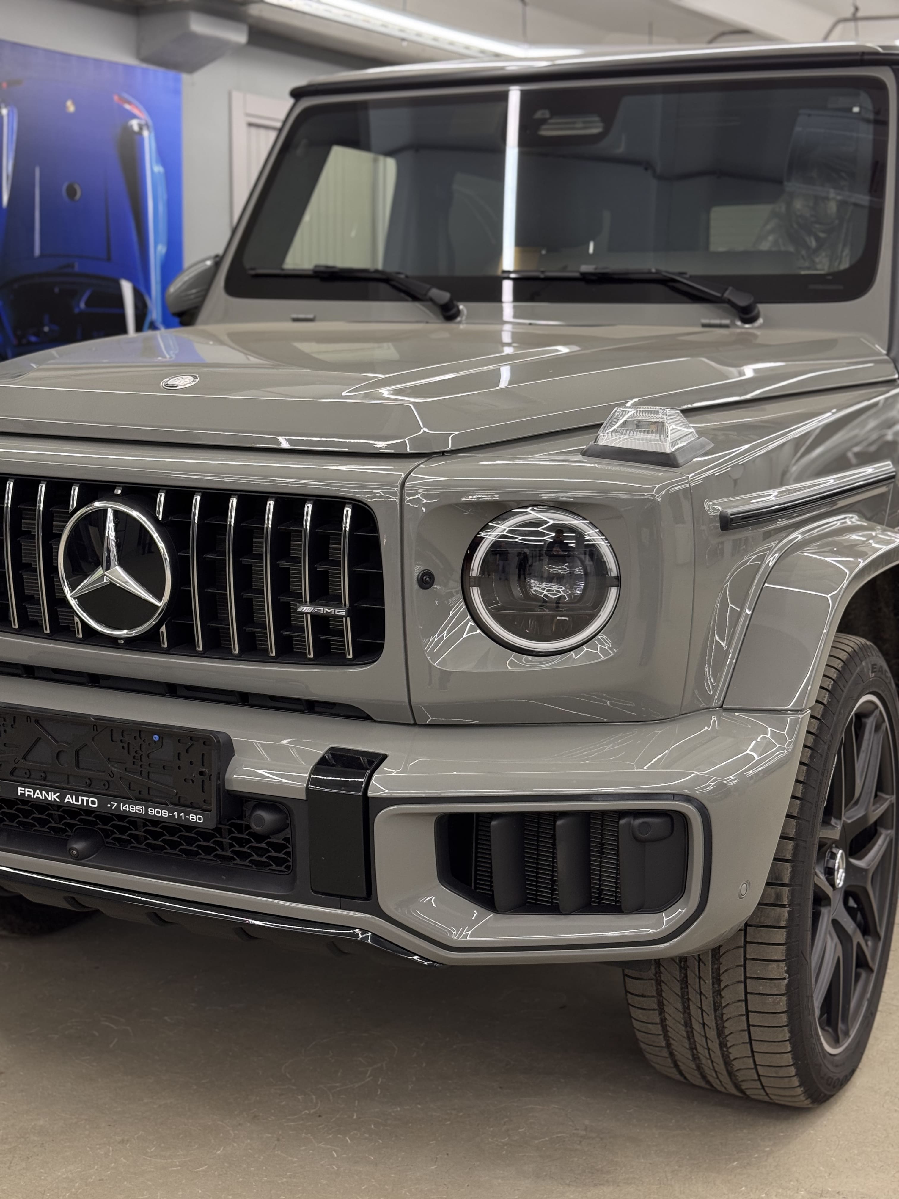 Окрас масок фар Mercedes G в черный цвет под заводской Black пакет