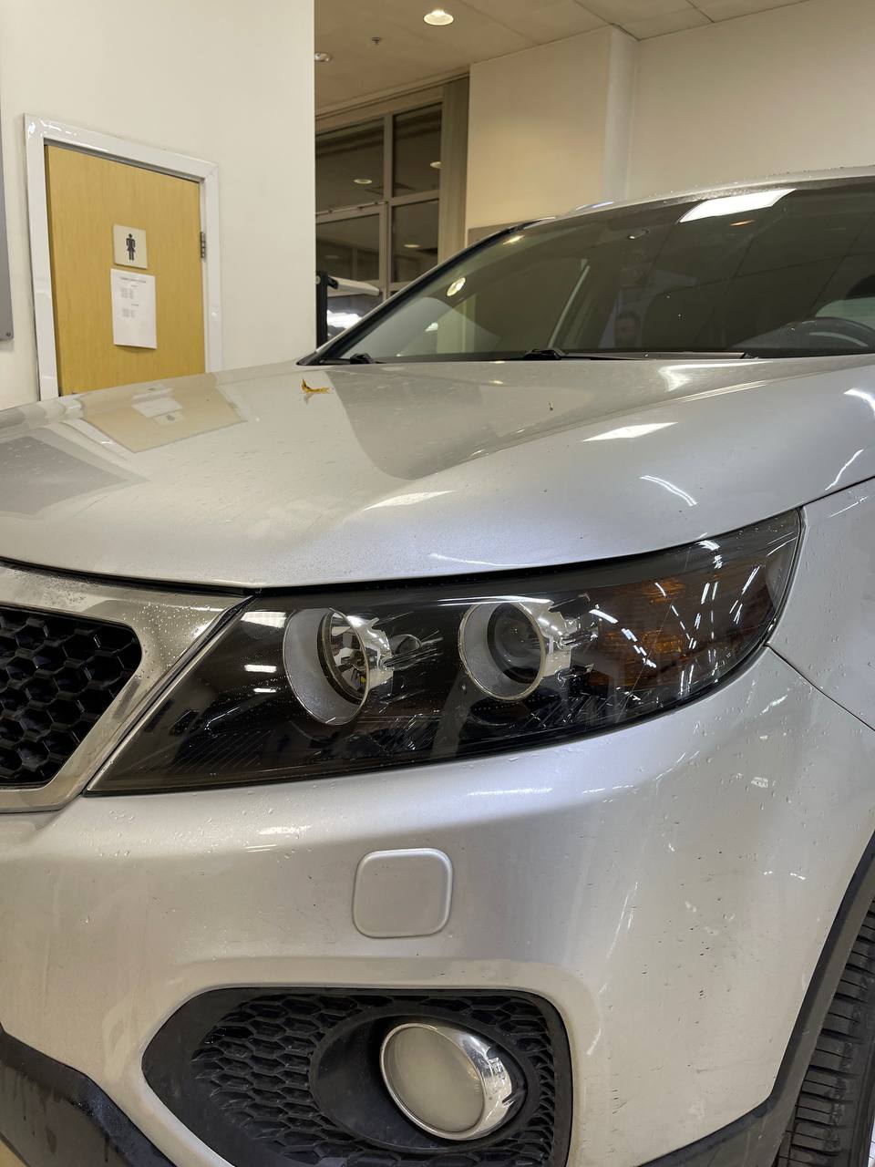Kia Sorento — установка светодиодных линз и тюнинг фар Kia Sorento — установка светодиодных линз и тюнинг фар